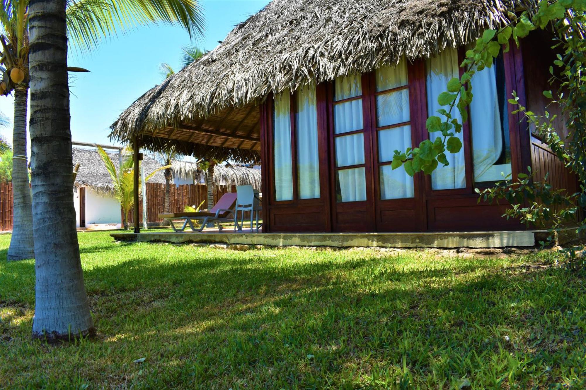 Vichayito Bungalows & Carpas Exterior photo